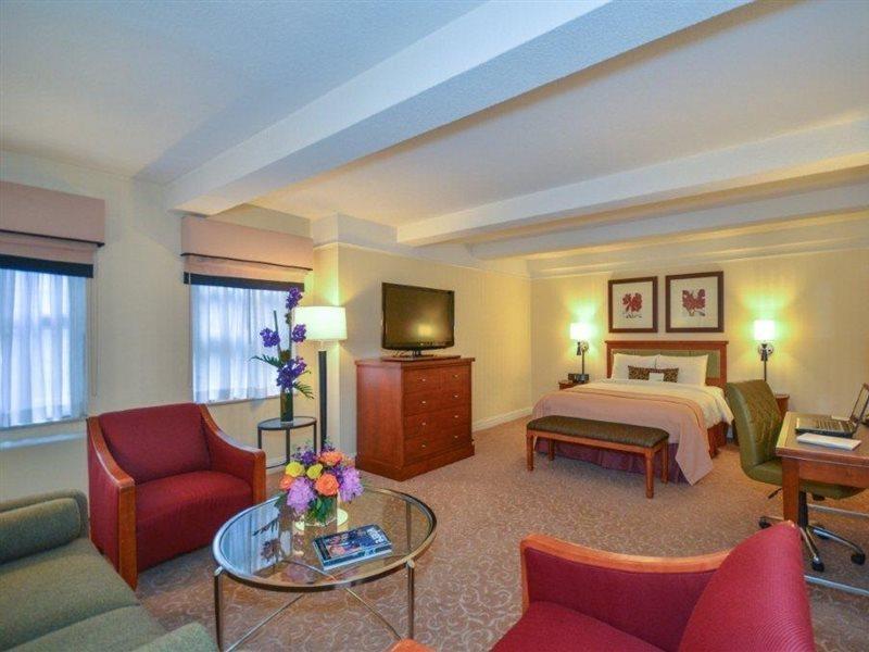 Khách sạn San Carlos 4*