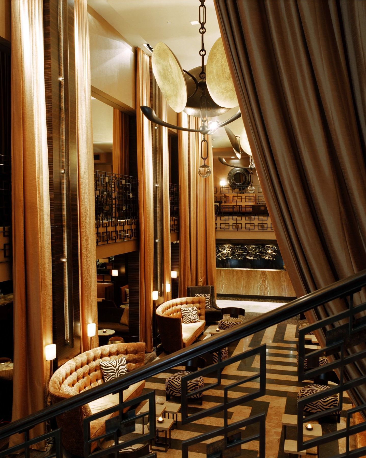 Khách sạn The Empire 4*