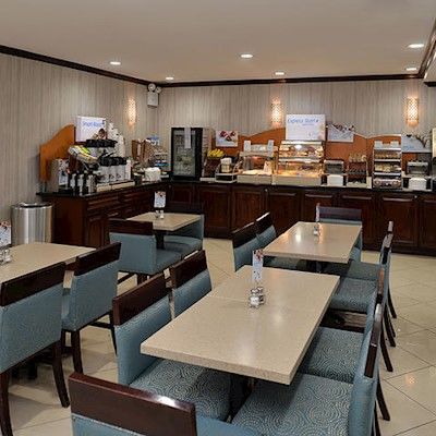 Khách sạn Express Kennedy Airport, An Ihg New York