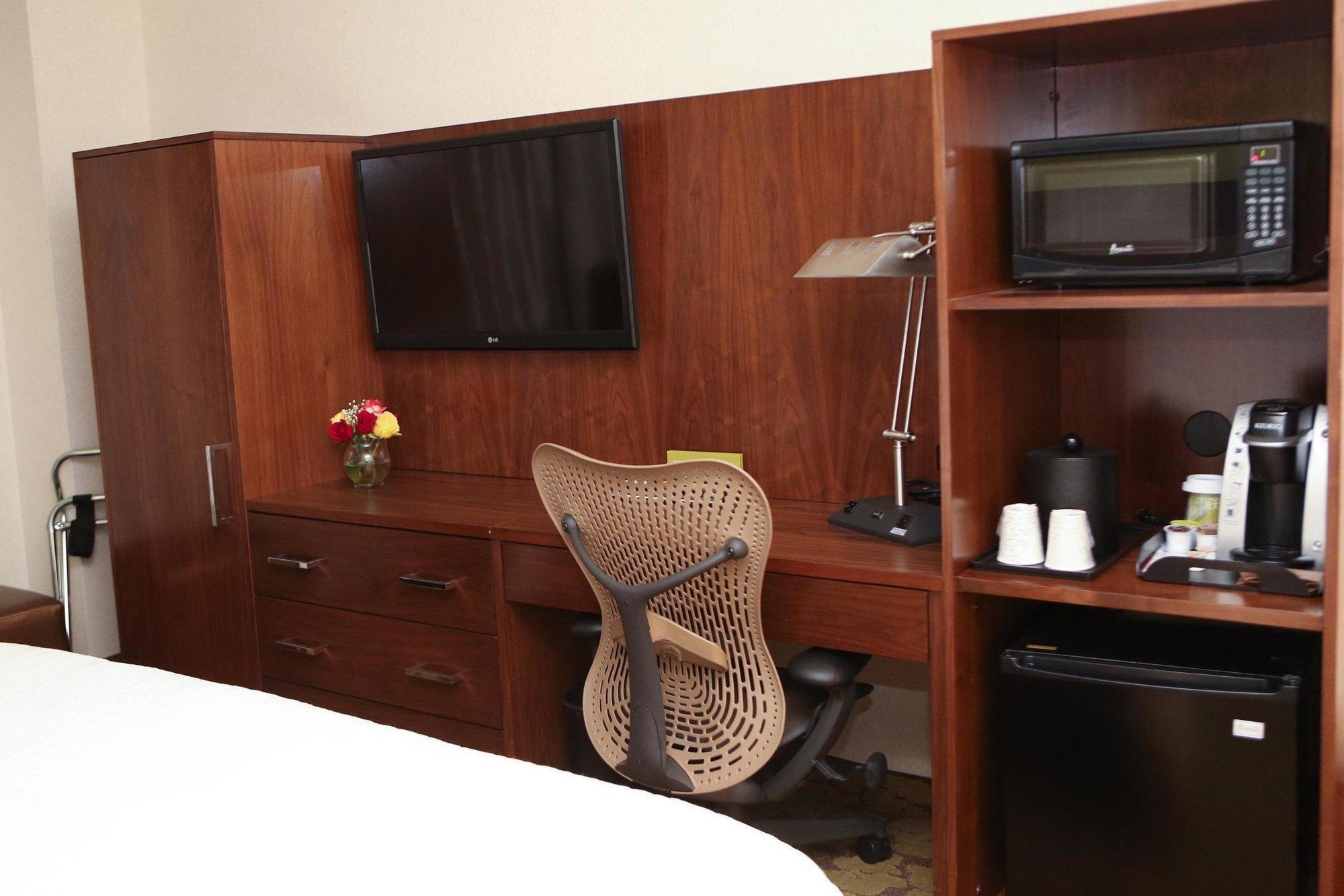 Khách sạn Hilton Garden Manhattan Midtown East 3*