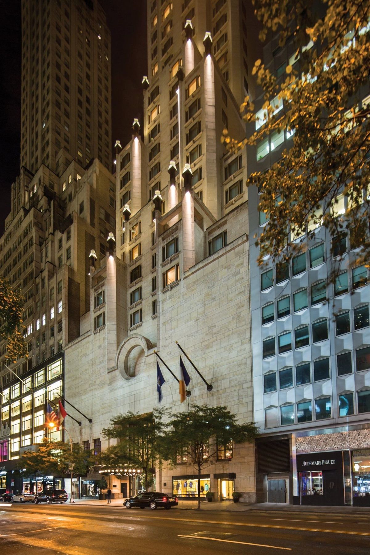 Four Seasons Khách sạn 5*