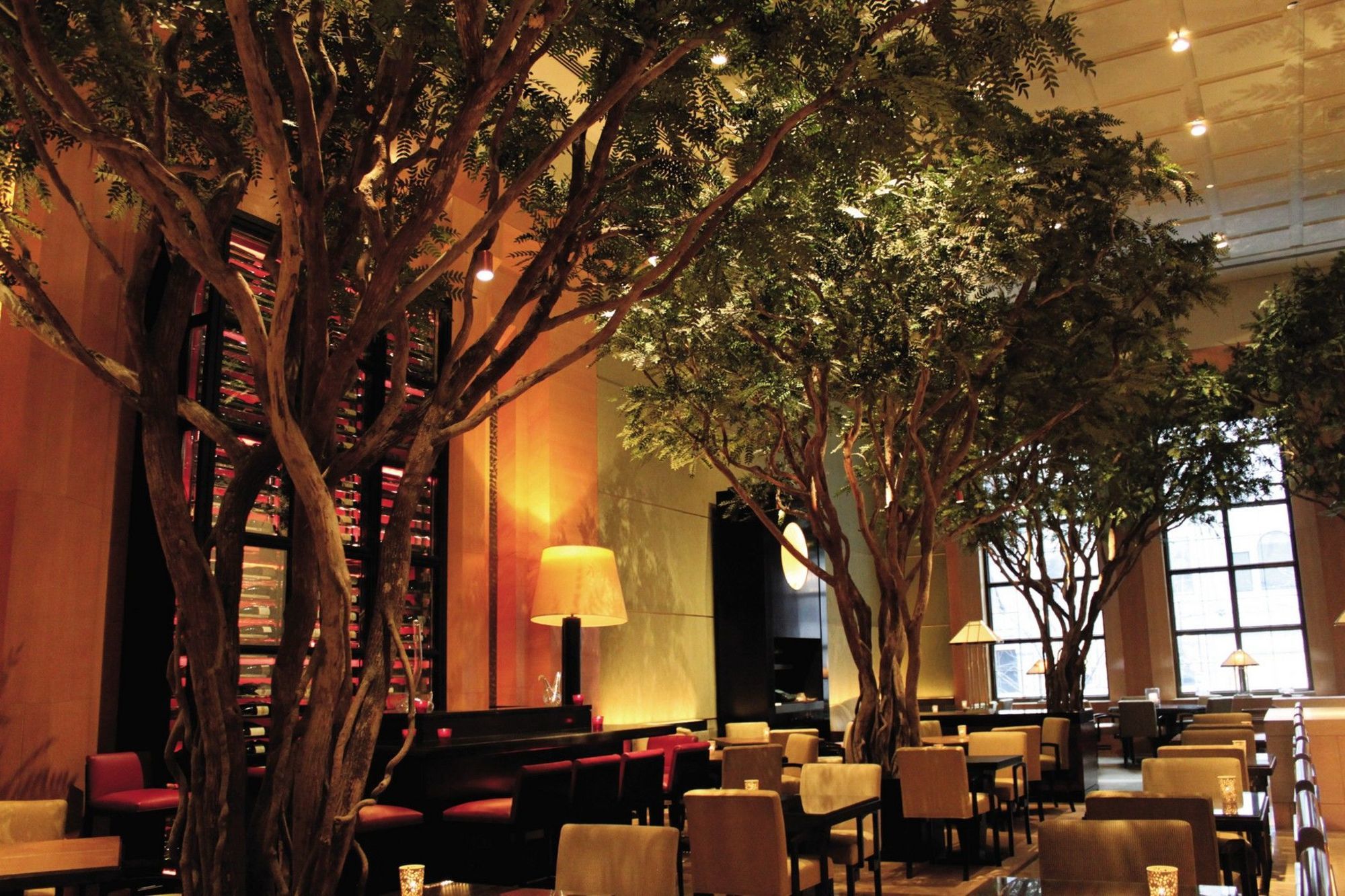 Four Seasons Khách sạn 5*