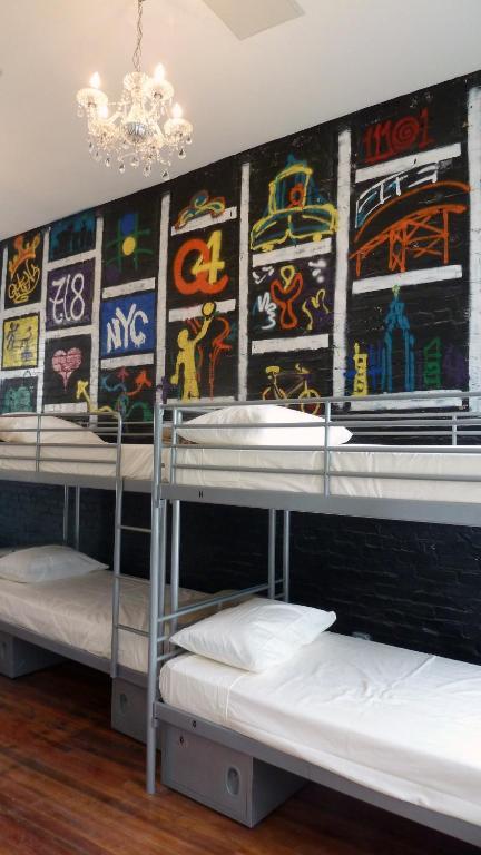 Q4 And Albergue Nova York