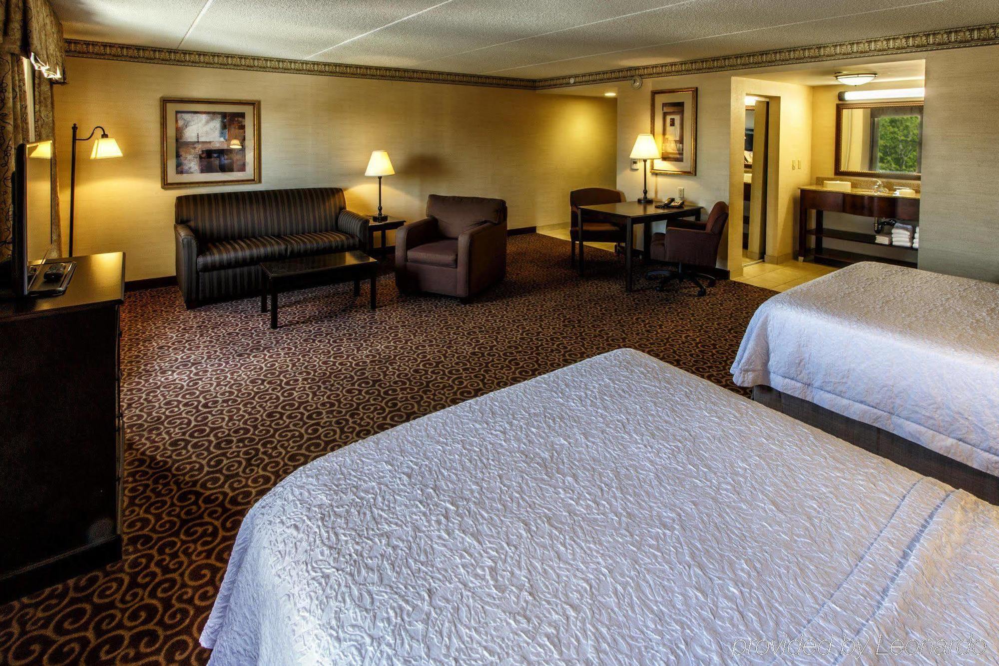 Khách sạn Hampton & Staten Island 3*