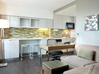 Khách sạn Element Times Square West 4*