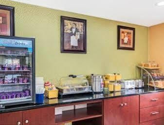 Khách sạn Days By Wyndham Long Island 3*