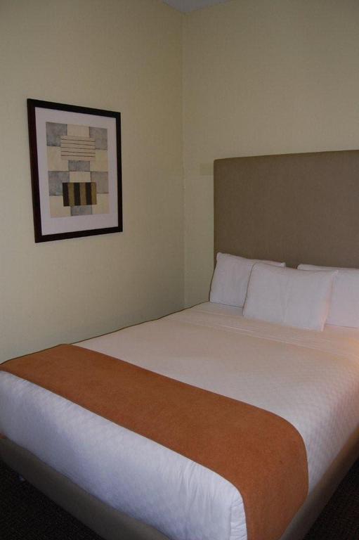 Khách sạn Park West 3*