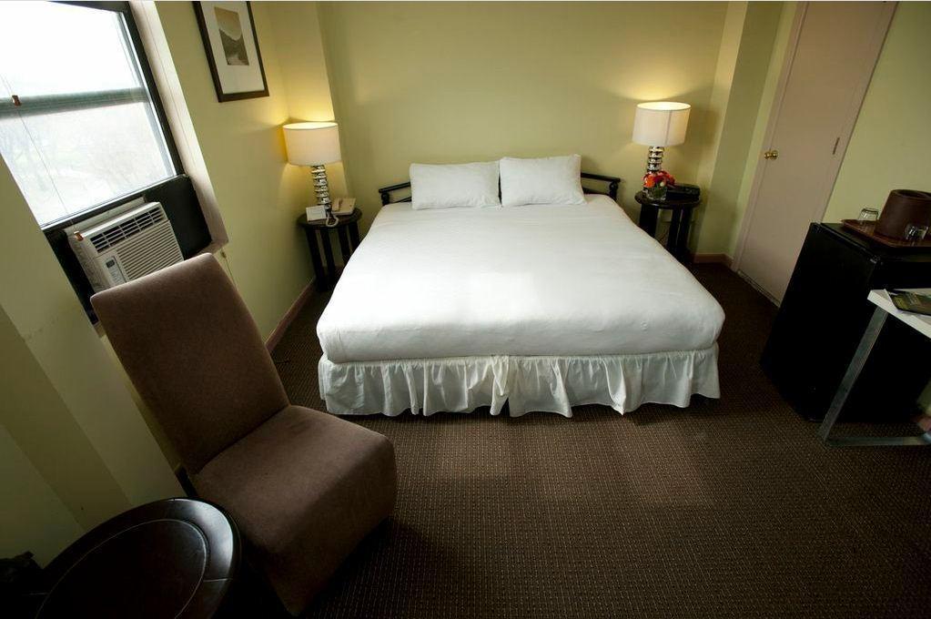 Khách sạn Park West 3*