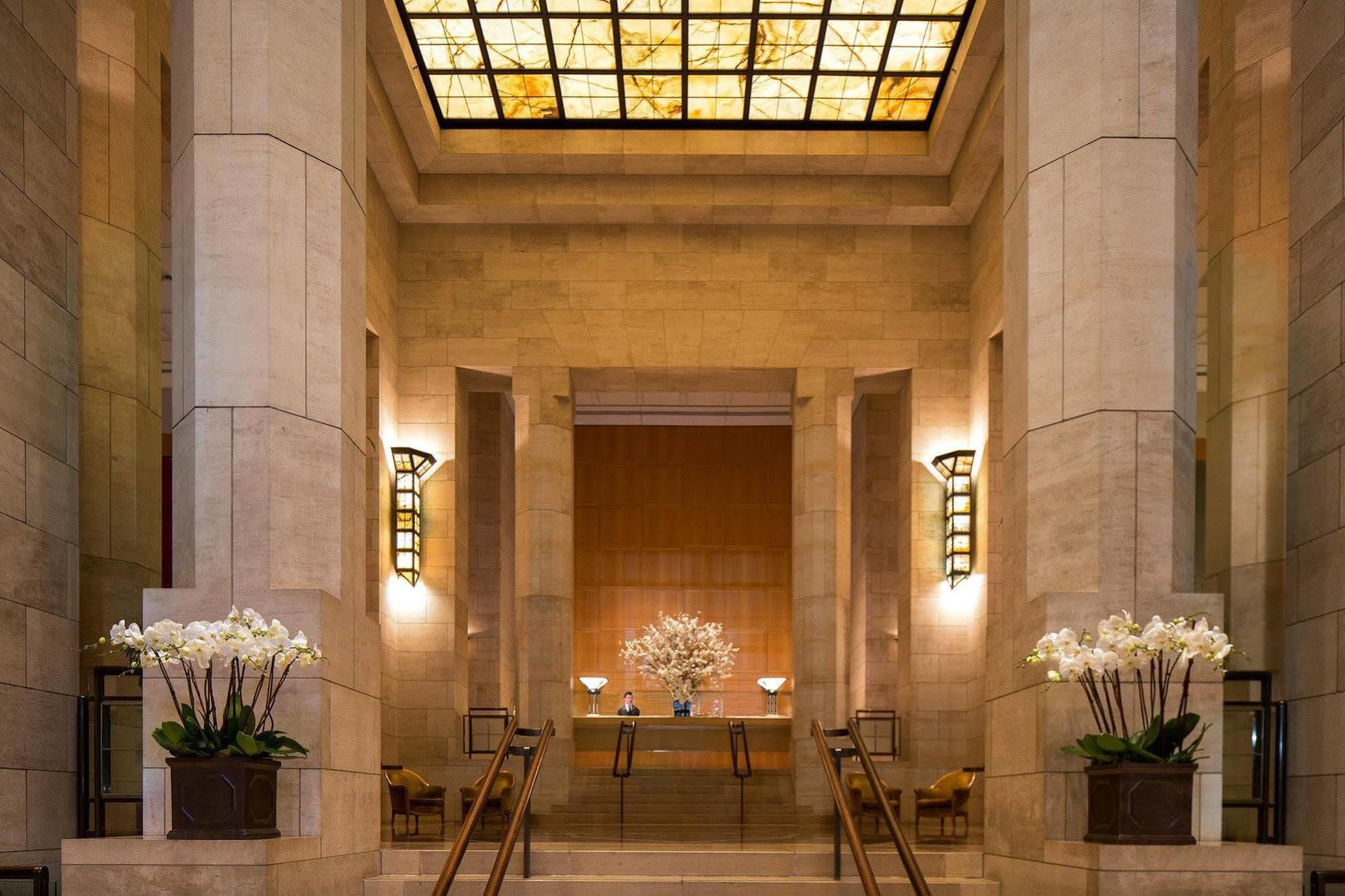 Four Seasons Khách sạn 5*