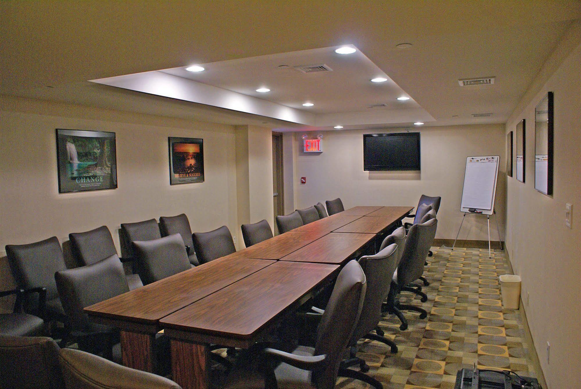 Hotel Express Maspeth By Ihg Nova York