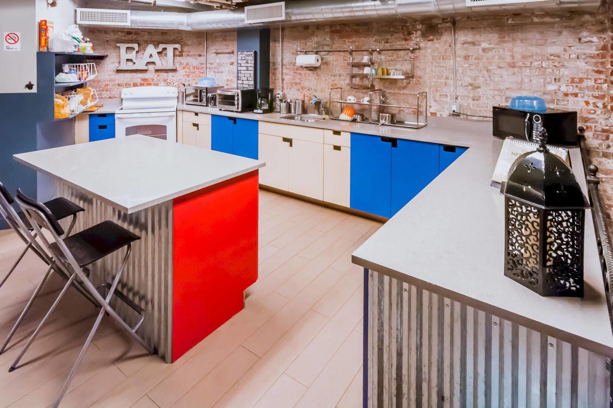 Q4 And Albergue Nova York
