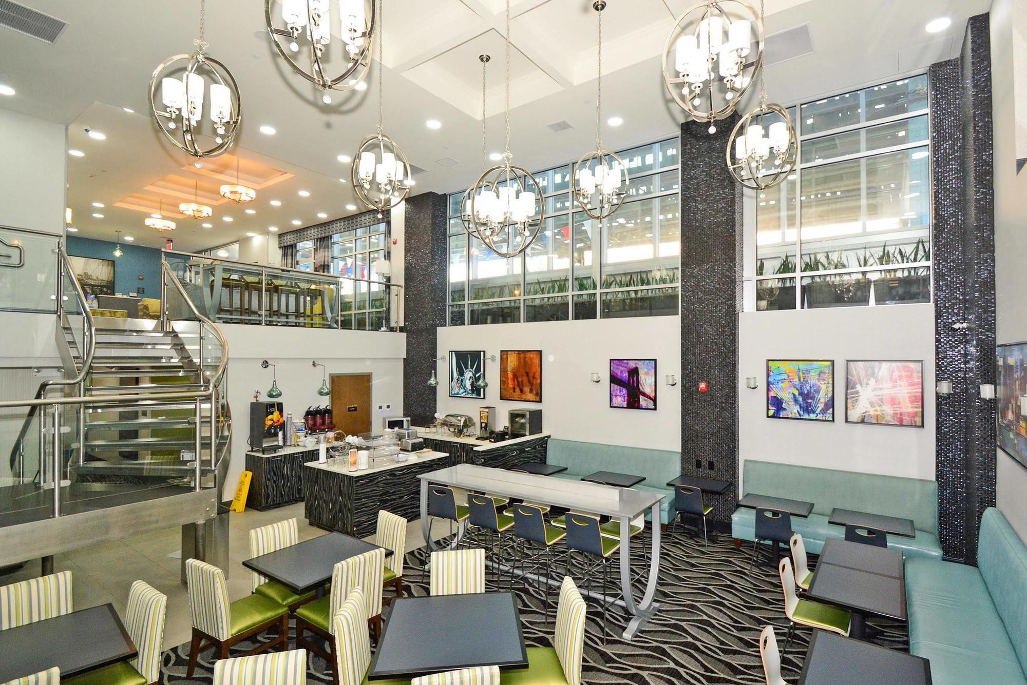 Khách sạn Best Western Plus Laguardia Airport 3*