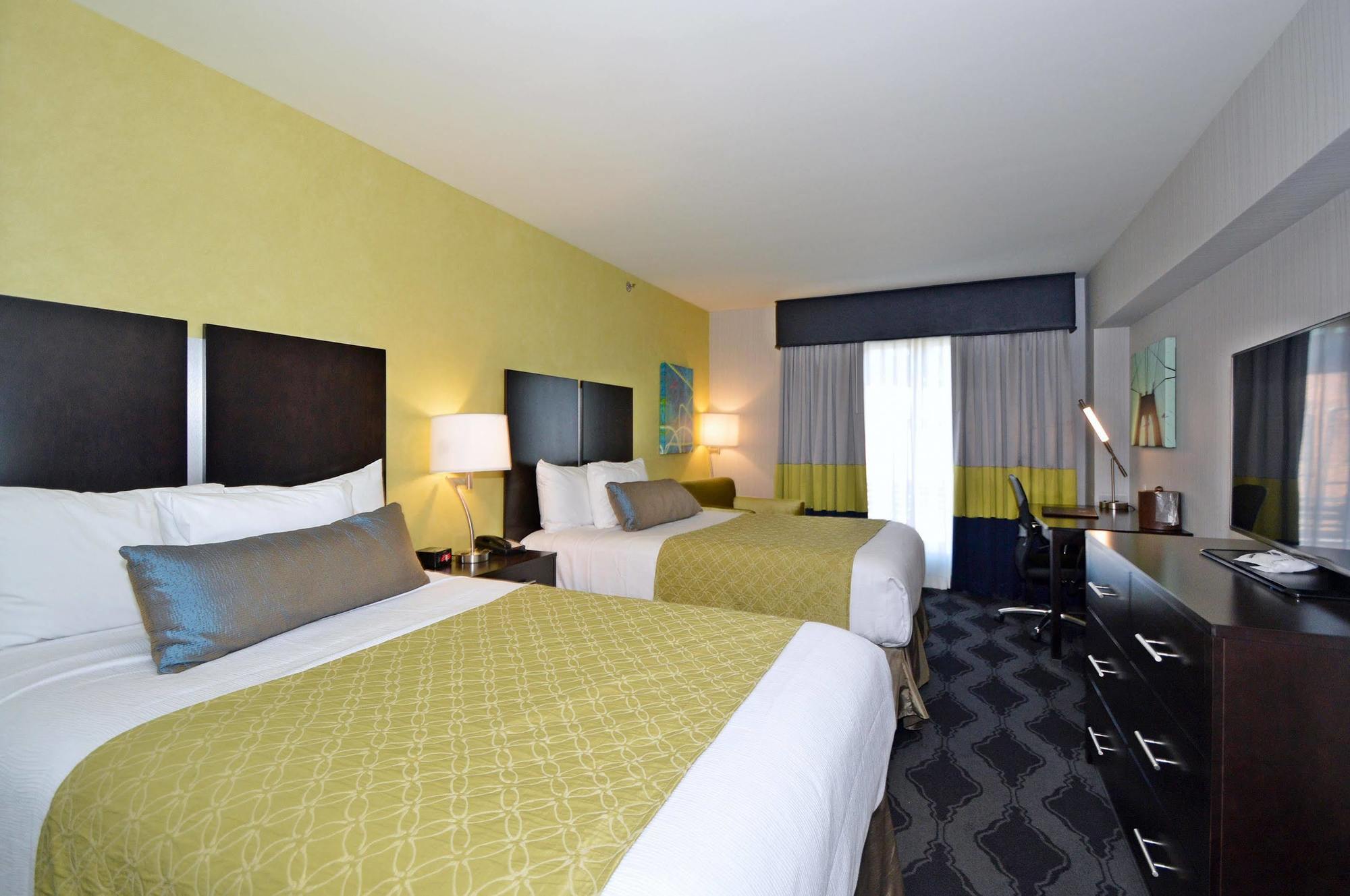 Khách sạn Best Western Plus Laguardia Airport 3*