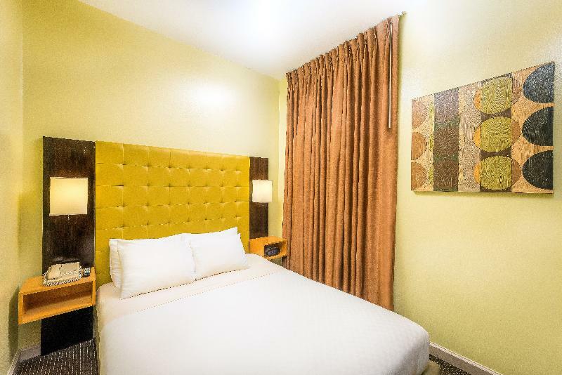 Park West Khách sạn 3*