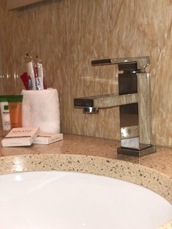 Khách sạn Elmhurst 3*