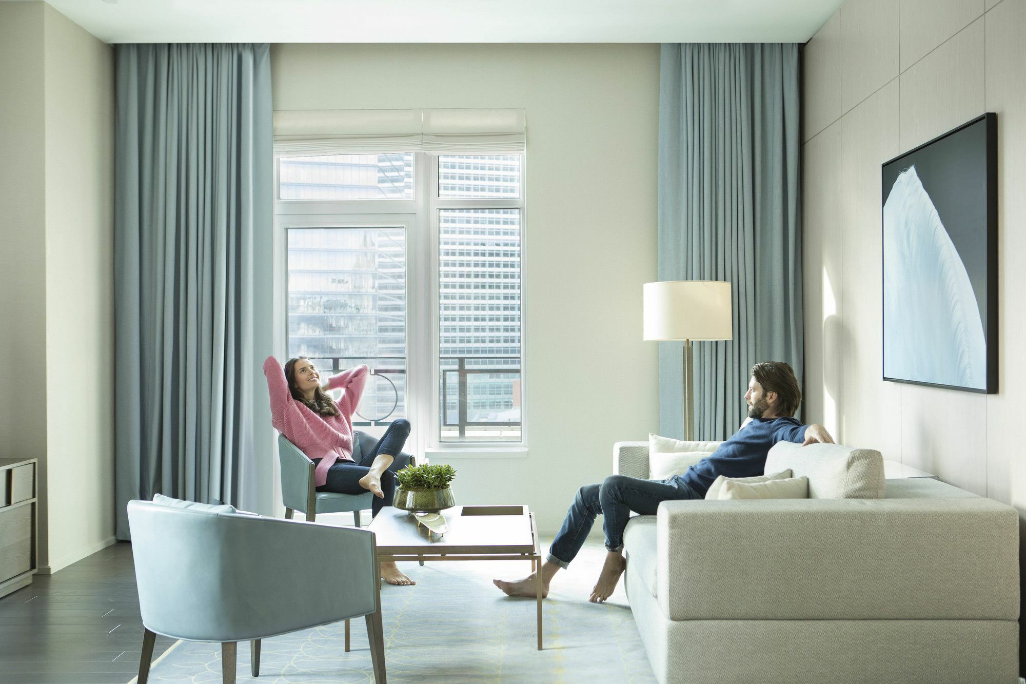 Khách sạn Four Seasons Downtown 5*