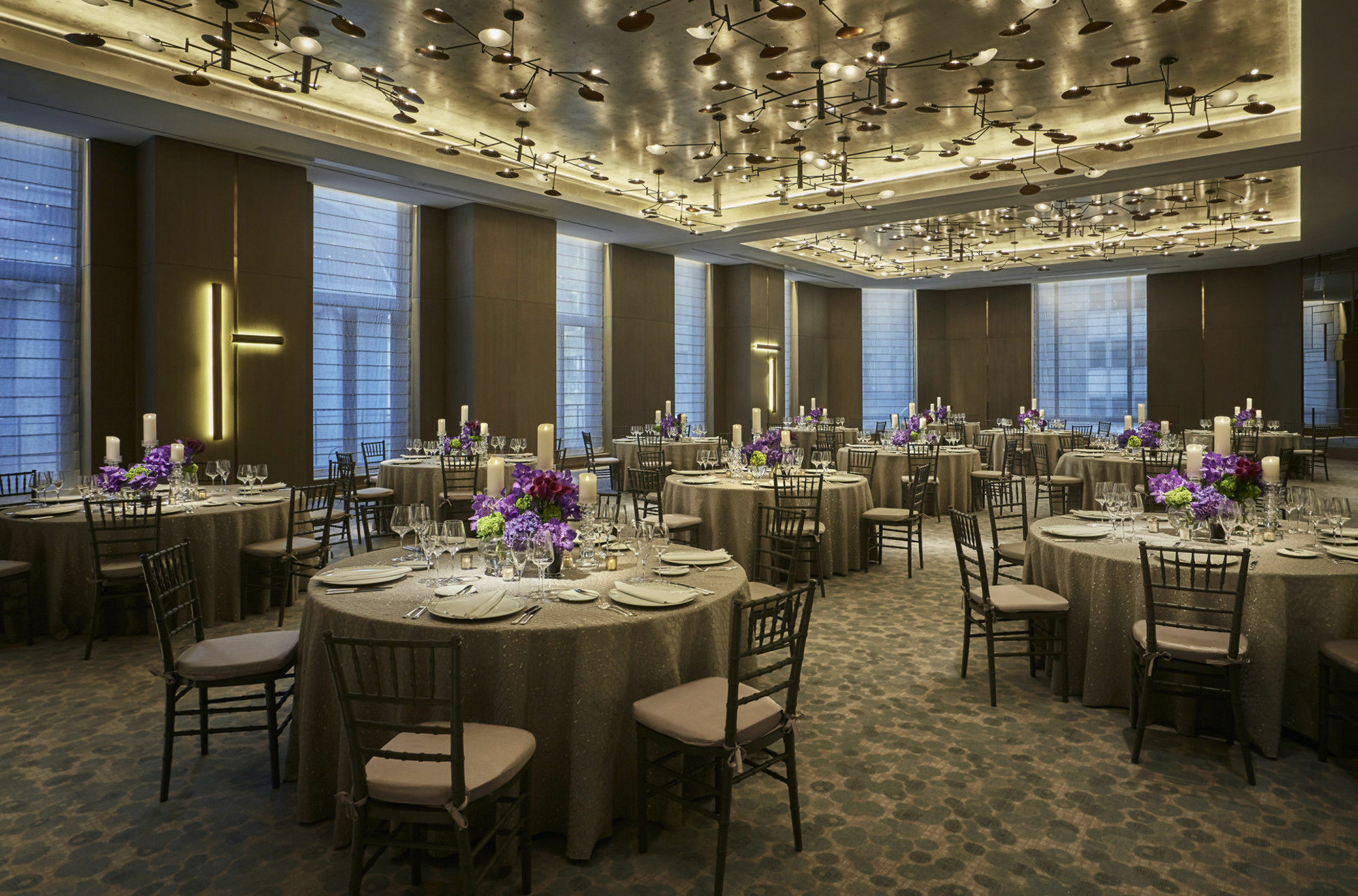 Khách sạn Four Seasons Downtown 5*