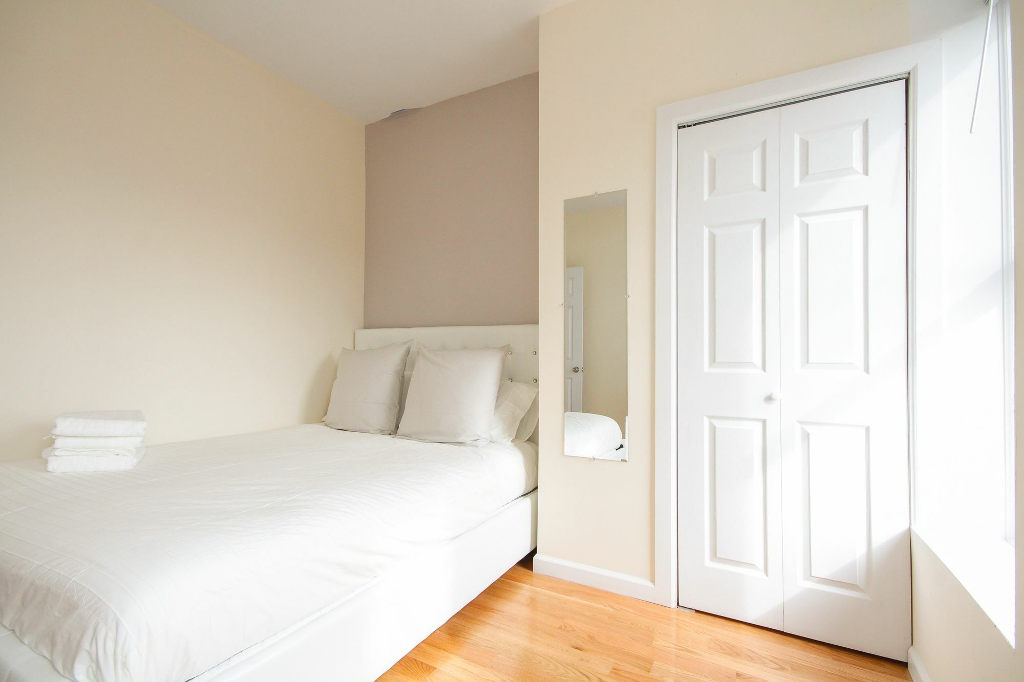 Căn hộ East Village 2 Bedroom