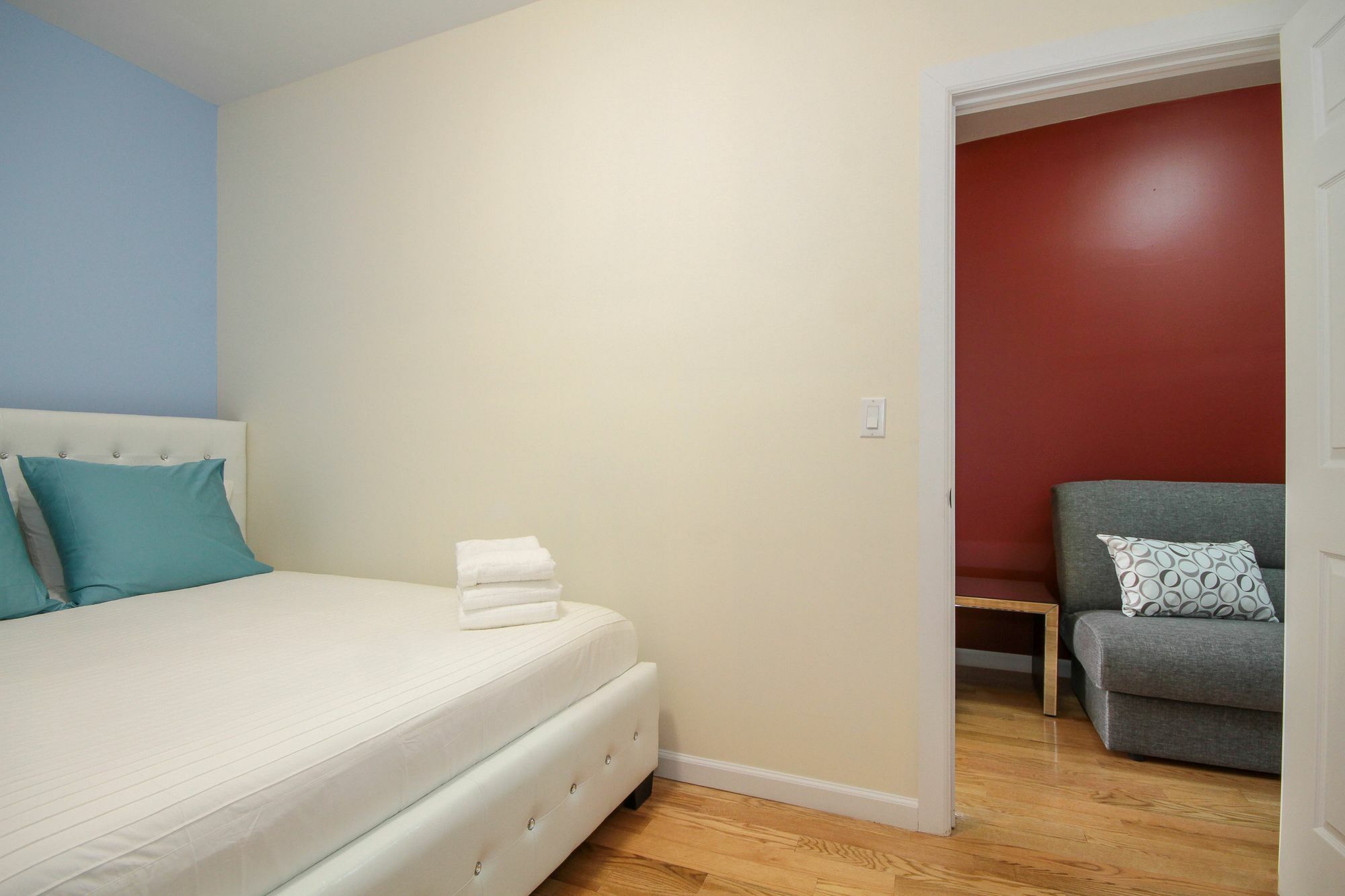 East Village 2 Bedroom Căn hộ *