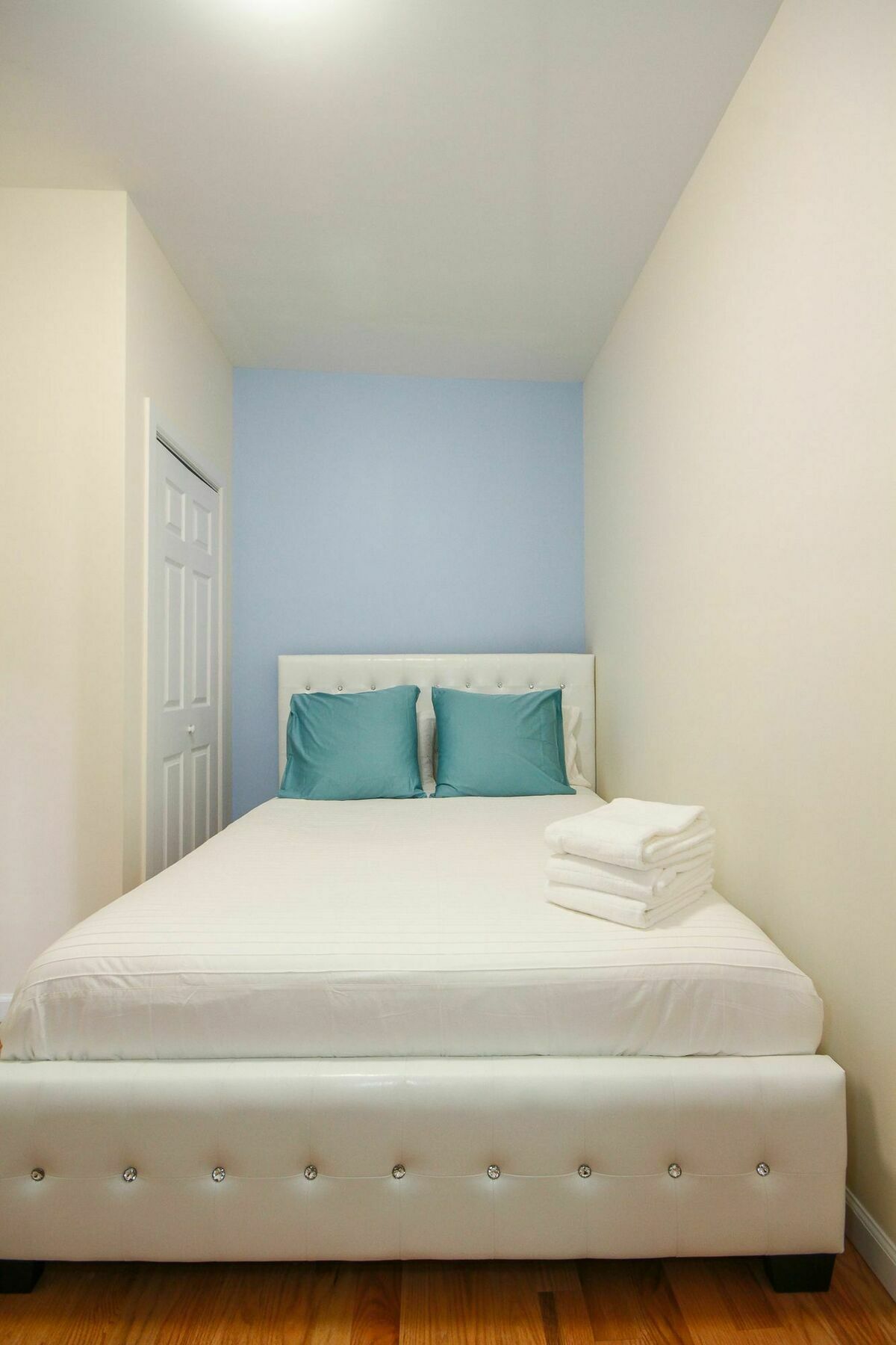 East Village 2 Bedroom Căn hộ