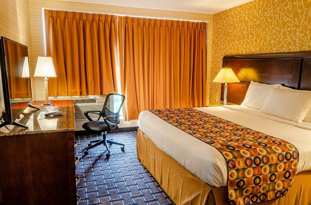 Khách sạn Elmhurst 3*