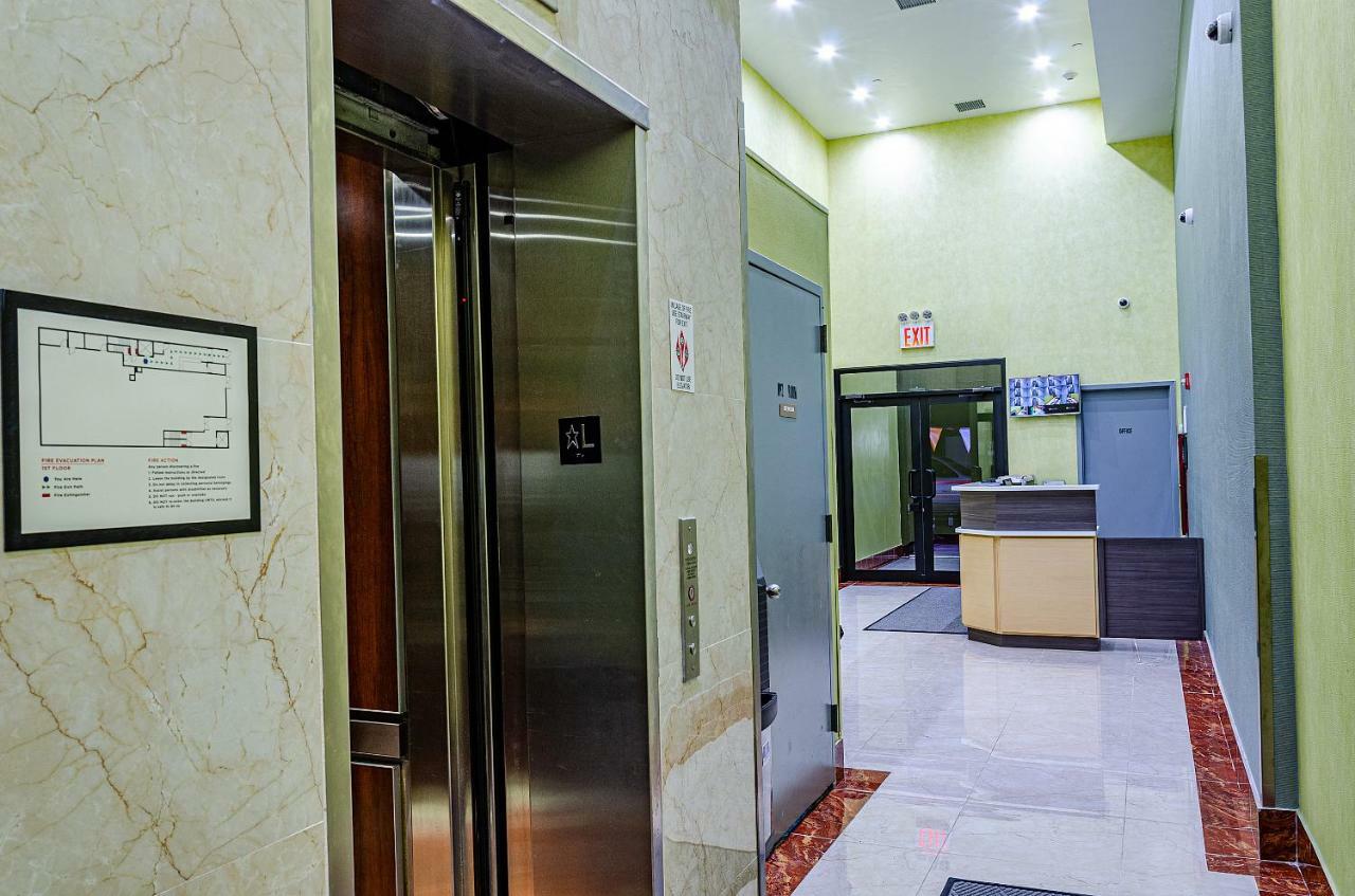 Khách sạn Elmhurst New York
