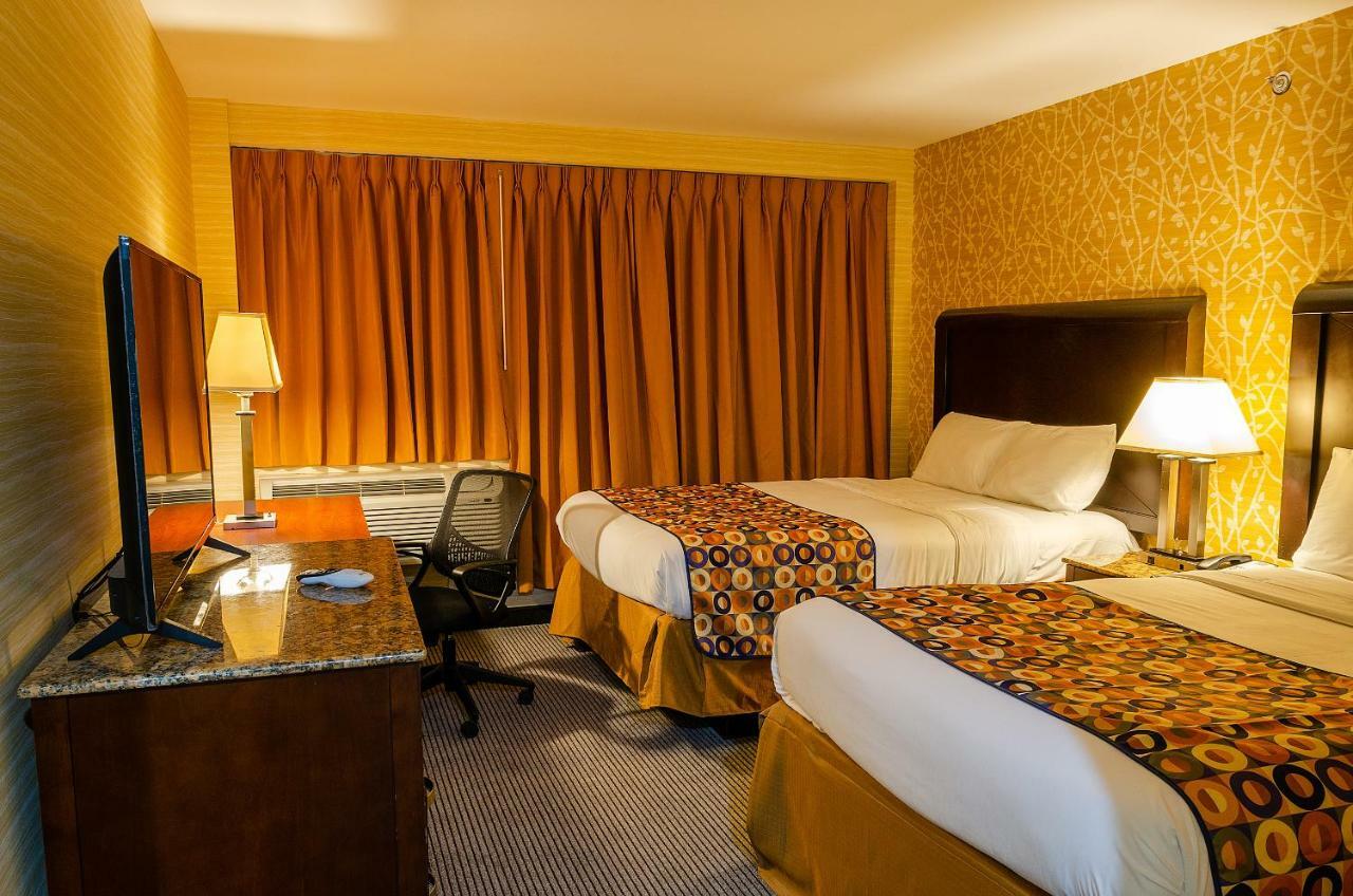 Elmhurst Khách sạn 3*