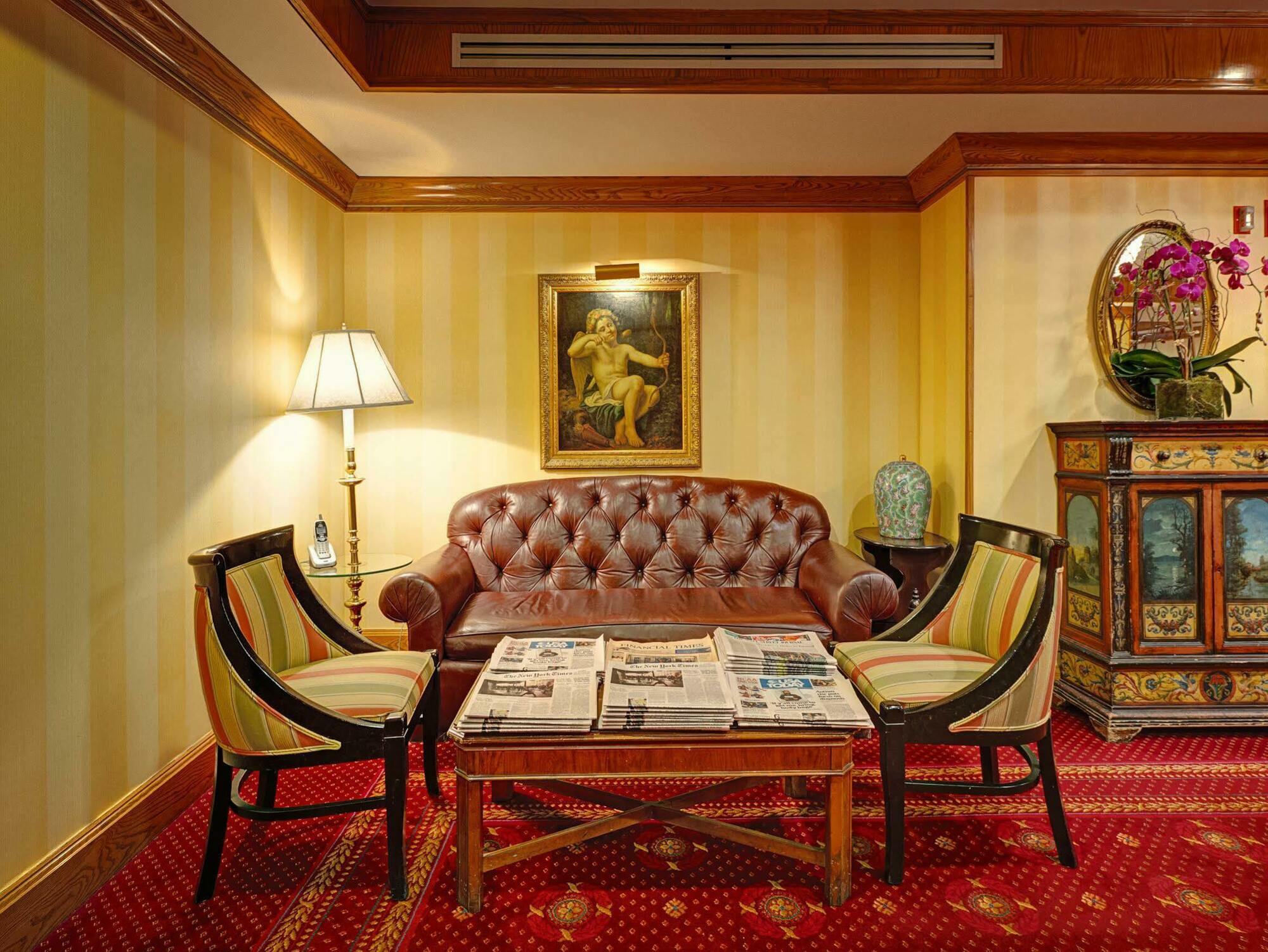 Khách sạn Elysee By Library Collection 4*