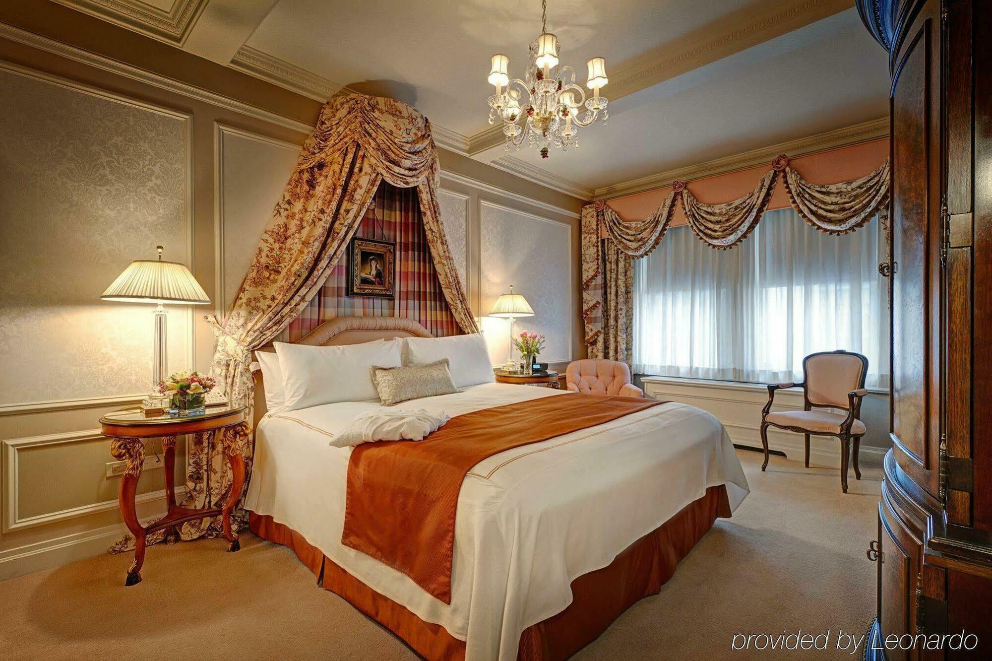 Khách sạn Elysee By Library Collection 4*