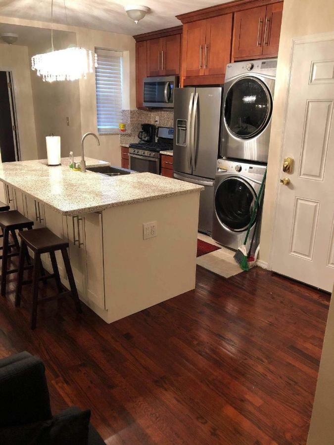 Căn hộ Brooklyn 3 Bedroom 1 Bathroom 8 Minutes To Subway 30 Minutes To Manhattan