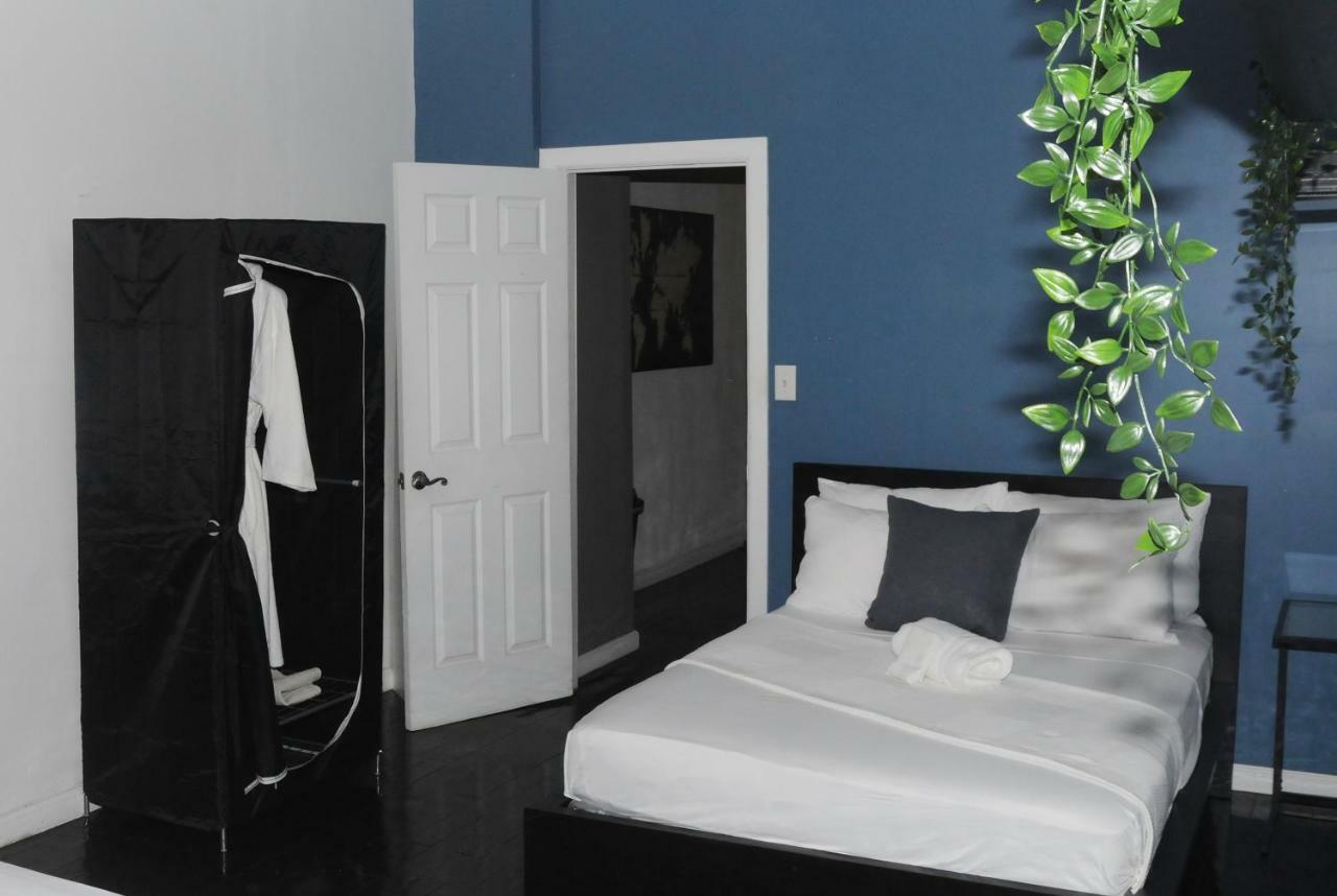 Căn hộ Plush Spacious 1 Bedroom Apt Williamsburg *