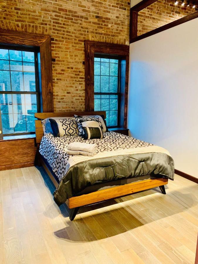 Căn hộ Lavish Totally Renovated Loft Apartment!