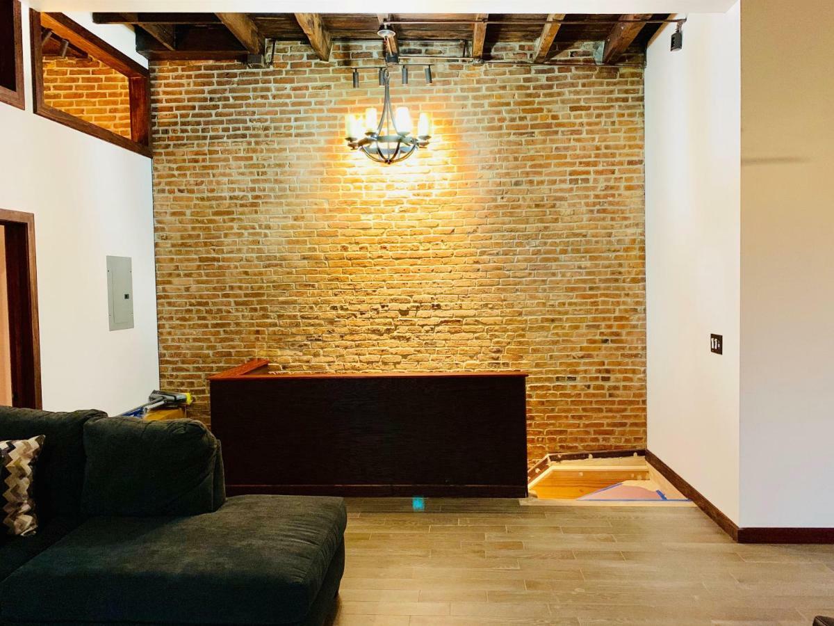 Căn hộ Lavish Totally Renovated Loft Apartment! New York