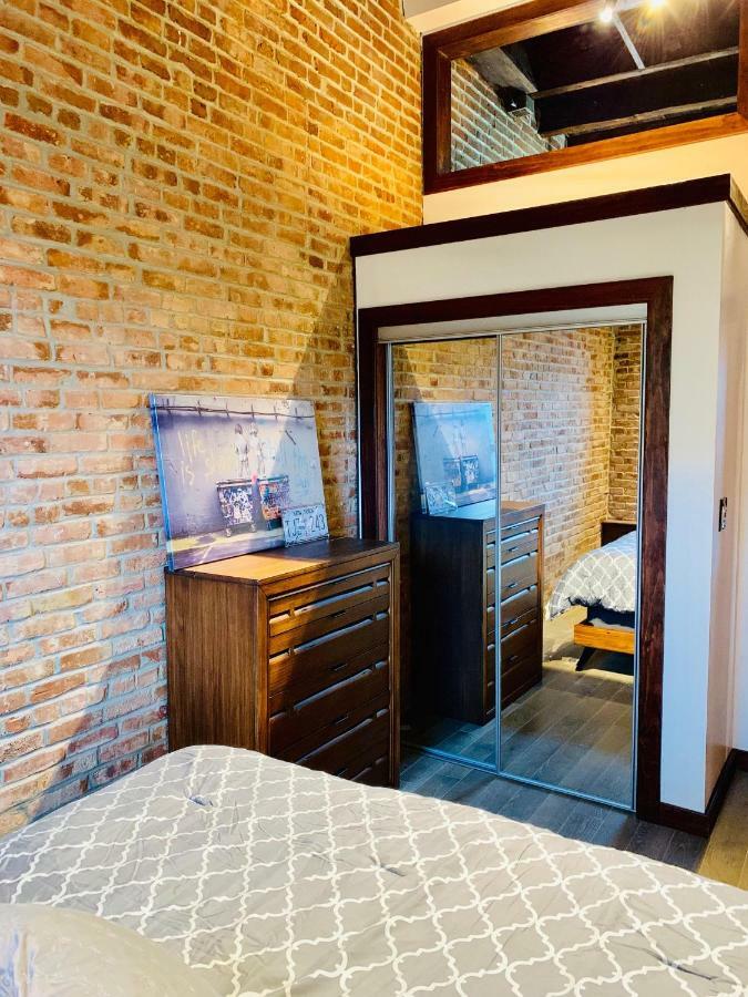 Lavish Totally Renovated Loft Apartment! Căn hộ